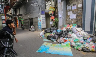 Việc thu gom, xử lý rác thải ở Hà Nội đang tồn tại nhiều bất cập Ảnh: Duy Phạm 