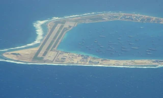 Đảo nhân tạo do Trung Quốc xây dựng trên Đá Vành Khăn (thuộc quần đảo Trường Sa của Việt Nam, bị Trung Quốc chiếm đóng trái phép) Ảnh chụp từ máy bay do thám của Mỹ ngày 10/8/2018 ảnh: CNN 