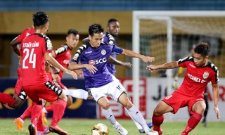 Những cuộc đối đầu giữa Hà Nội (áo tím) và B.Bình Dương (áo đỏ) luôn hấp dẫn. Ảnh: VSI 