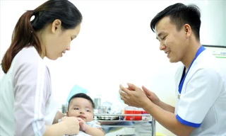 Tiêm vaccine cho trẻ tại TPHCM 