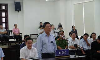 Bị cáo Trần Việt Tân khai báo tại tòa 