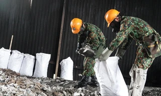 Sau khi URENCO 10 thu dọn xong mặt bằng, việc tiêu tẩy các khu vực sẽ được tiến hành ẢNH: NGUYỄN MINH