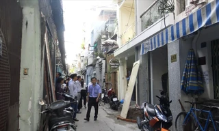 Con hẻm chật hẹp sẽ được mở rộng lên 6m nhờ người dân hiến đất Ảnh: Ngô Bình 