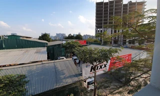 Loạt nhà xưởng hoạt động tại khu Bồ Các (phường Vạn Phúc, quận Hà Đông). Ảnh: Long Vân