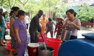 Cuộc sống người dân Đà Nẵng nhiều nơi bị xáo trộn vì thiếu nước nhiều ngày Ảnh: X.L 