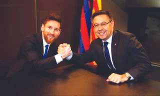 Messi được đề nghị giảm lương sau khi đồng ý ở lại Barca 