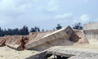  Tuyến kè bờ biển 80 tỷ đồng bị sập khi đưa vào sử dụng được vài tháng Ảnh: Tr.Định 