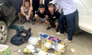 Các đối tượng vận chuyển ma túy đá số lượng lớn về Hà Nội bị Công an huyện Phúc Thọ bắt giữ đầu tháng 6/2020