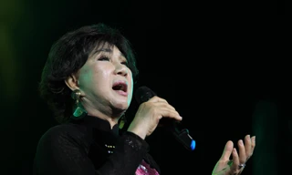 Lệ Thu trình diễn tại Nhà hát Lớn Hà Nội tháng 4/2017 ảnh: nguyễn mạnh Hà