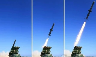 Những bức ảnh được nhật báo Rodong Sinmun của Triều Tiên đăng tải cho thấy một vụ phóng tên lửa hành trình đất đối hạm ảnh: Yonhap News 