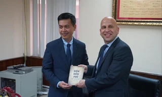 Tác giả Ivan Cadeau có mặt tại Việt Nam trong lễ ra mắt bản dịch tiếng Việt. Ảnh: THANH TÙNG 