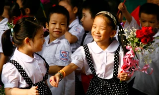 Hãy để cho "ngày đầu tiên đi học" được trong trẻo, thơ ngây ảnh: hồng vĩnh