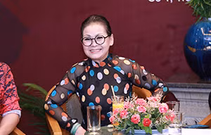 Khánh Ly: "Tôi đủ yêu Trịnh Công Sơn để có thể sống với ông mãi cho đến ngày tôi... gặp lại ông" ảnh: đỗ thế dương