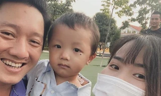 Hình ảnh gia đình anh Hưng rạng rỡ ở công viên Nguyễn Văn Cừ chiều 24/8. Ảnh: FB Báo Bắc Ninh 