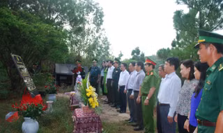 Bộ đội bàn giao lại việc quản lý khu mộ Đại tướng Võ Nguyên Giáp
