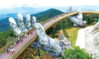Cầu Vàng Ba Na Hills đang gây “bão” truyền thông và mạng xã hội với gần 160 triệu kết quả tìm kiếm trên google trong 0.95 giây. ảnh :S.G