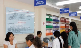 Làm thủ tục quyết toán thuế thu nhập cá nhân tại Cục Thuế TPHCM Ảnh: GDT