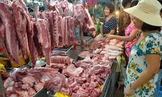 Để tránh ăn phải lợn bệnh, Cục Thú y khuyến cáo người dân cần mua thịt, sản phẩm thịt từ những cơ sở có uy tín, có nguồn gốc rõ ràng ảnh: Bình Phương 