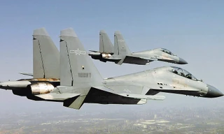 Trong 28 chiếc máy bay Trung Quốc bay sát Đài Loan cuối tuần qua có chiến đấu cơ J-16 như hình ảnh này Ảnh: China Military 