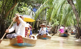 Du khách nên đặt tour, dịch vụ sớm để tránh tăng giá và quá tải Ảnh: BẢO HÂN