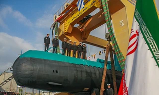 Cận cảnh tàu ngầm đầu tiên của Iran