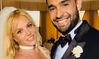 Đám cưới Britney Spears: Cỗ xe bí ngô Lọ Lem, váy cưới Versace và cả "Nữ hoàng" Madonna