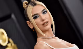 Sao Hollywood "ăn hành" vì đăng ảnh chính mình: Dua Lipa bị kiện tận 2 lần trong một năm