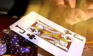 Phá ổ bạc quý bà