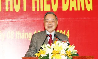 Nguyên Thủ tướng Phan Văn Khải phát biểu tại buổi lễ được Trao tặng Huy hiệu 55 năm tuổi Đảng. (Ảnh: Đức Tám/TTXVN)