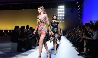 Bộ sưu tập xuân hè 2019 của Versace. Ảnh: Bloomberg