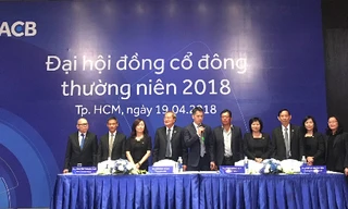 Các thành viên Hội đồng quản trị và Ban kiểm soát mới của ACB. Ảnh: Lệ Chi.