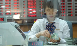 Phiên 13/9 ghi nhận trên thị trường liên ngân hàng tỷ giá chốt phiên ở mức 23.258 VND/USD, giảm tới 18 VND so với phiên 12/9 - Ảnh: Quang Phúc