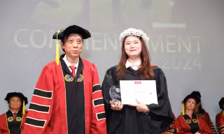 Nữ sinh tốt nghiệp đại học sau 3 năm và trở thành nhân viên công ty trước khi tốt nghiệp 