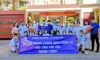 Sinh viên trường CĐ Y tế Khánh Hoà đến Phú Yên chống dịch