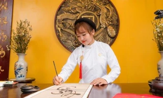 Nữ TikToker vẽ tranh kể chuyện lịch sử thu hút triệu view