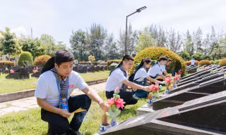 Tuổi trẻ Việt Nam tri ân các Anh hùng liệt sĩ tại Nghĩa trang liệt sĩ Rừng Sác - Cần Giờ
