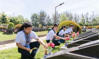 Tuổi trẻ Việt Nam tri ân các Anh hùng liệt sĩ tại Nghĩa trang liệt sĩ Rừng Sác - Cần Giờ