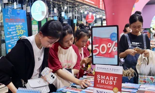 Bạn trẻ TP. HCM hào hứng tham gia Hội sách dịp Hè