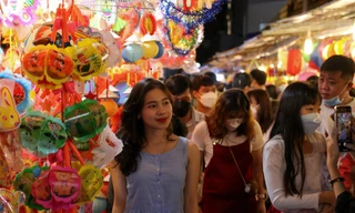 Bạn trẻ Sài Gòn xúng xính 'sống ảo' dịp Trung Thu