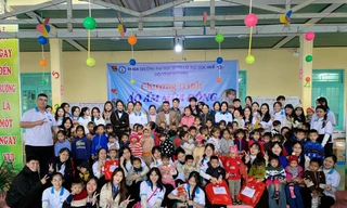 Sinh viên làm thiện nguyện những ngày cuối năm