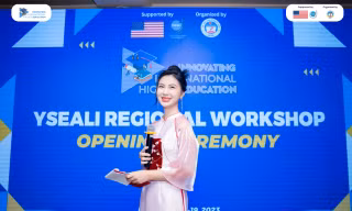 Nữ sinh trường Báo xuất sắc chinh phục cùng lúc 2 học bổng danh giá