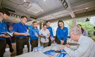 Bạn trẻ TP. HCM giao lưu tác giả sách 'Sống là Cống hiến'