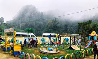 "Khoảng trời trong veo" - dự án xây dựng sân chơi tái chế cho trẻ 