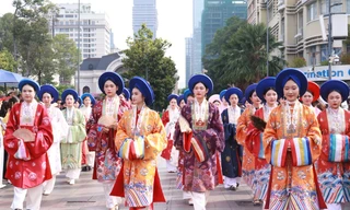 'Bách hoa bộ hành 2025': Bước chân di sản dưới nắng Sài Gòn