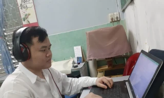 Nam sinh khiếm thị nỗ lực không ngừng để bắt đầu lại cuộc sống mới