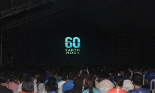 Bạn trẻ TP. HCM cùng tắt điện, hưởng ứng 'Giờ Trái đất' 2023