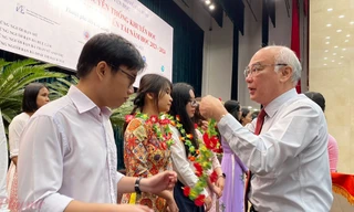 Hội Khuyến học TP. HCM trao học bổng khuyến tài cho 332 sinh viên 