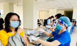 Tiêm vắc xin COVID-19 cho sinh viên nội trú Ký túc xá ĐHQG TP. HCM