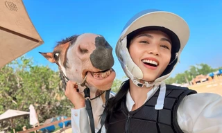 Bạn trẻ Sài Gòn trải nghiệm mùa Hè với bộ môn thể thao cưỡi ngựa 