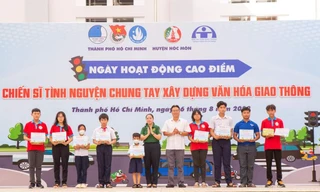 ‘Chiến sĩ tình nguyện TP. HCM chung tay xây dựng văn hóa giao thông’